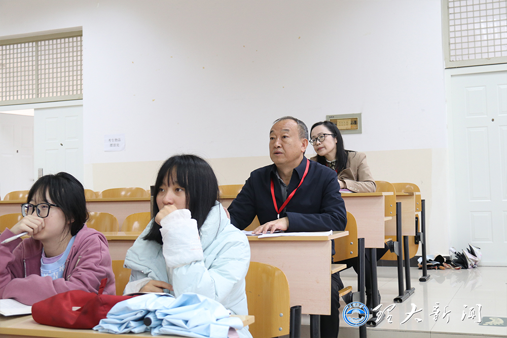 楊順清深入思政課堂聽課